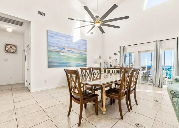 Beachfront Retreat With Private Pool Wraparound Deck & Screened-in Porch Holiday home