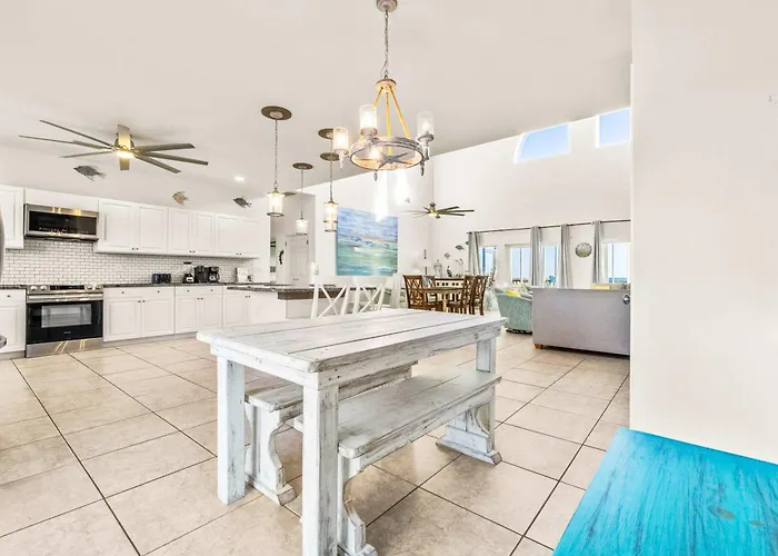 Beachfront Retreat With Private Pool Wraparound Deck & Screened-in Porch Holiday home *