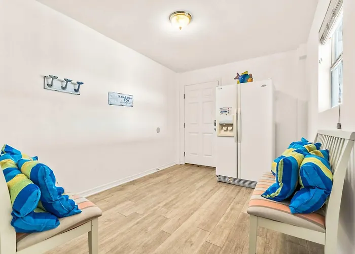 Beachfront Retreat With Private Pool Wraparound Deck & Screened-in Porch Gulf Shores